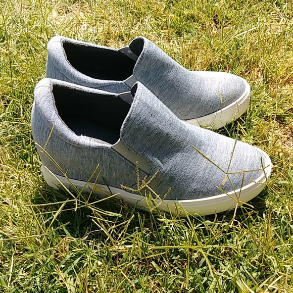 Women's Sneakers w Hidden Wedge - Picture 2 of 10